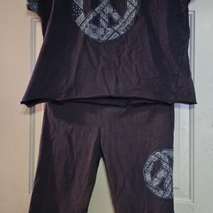 Umgee Peace Set with Paisley Accents NWT Small